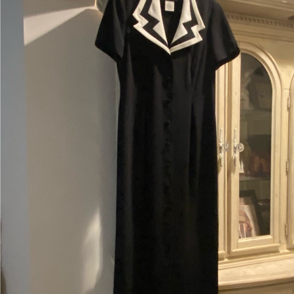 S.L.F. FASHIONS  true vintage stylish blk  white border collar,size10